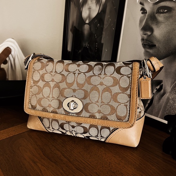 Y2K RESTORED COACH HAMPTON SIGNIATURE TAN SHOULDER BAG - Picture 3 of 16